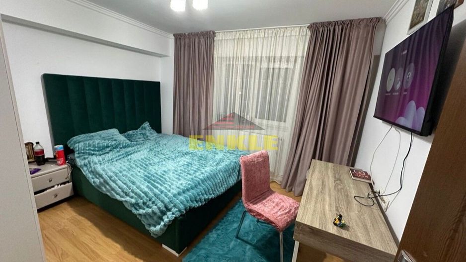 De vânzare apartament cu 4 camere decomandat, zona Piața Mare - Poză 2