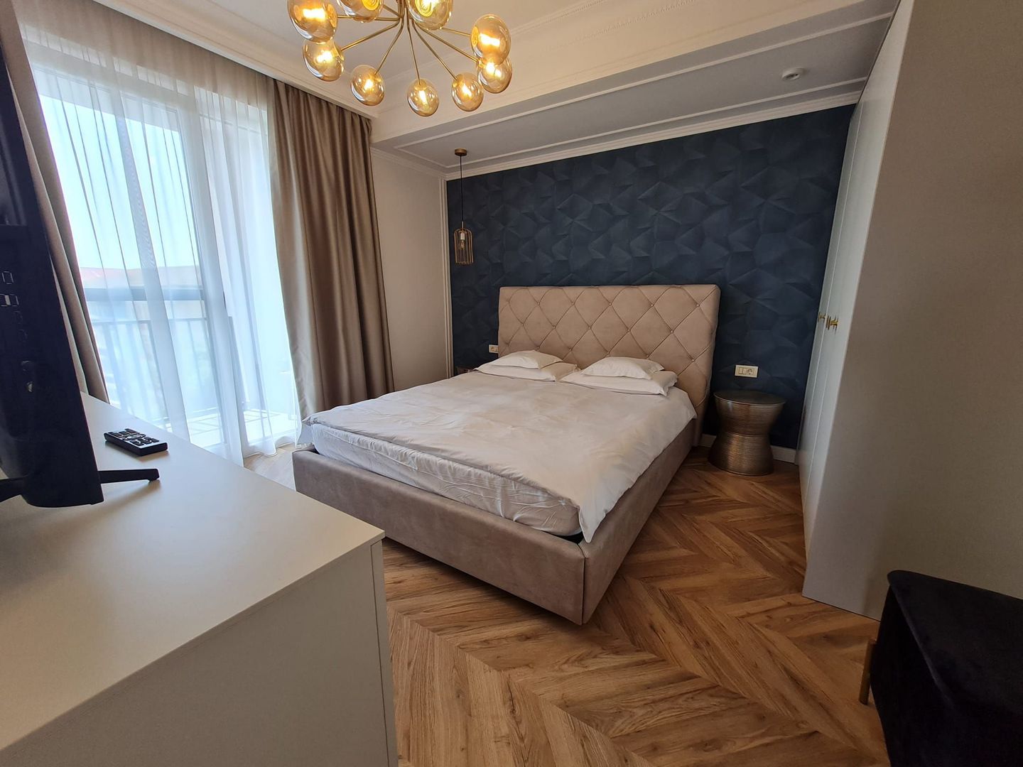 Elegantă și prestanță - Poză 13