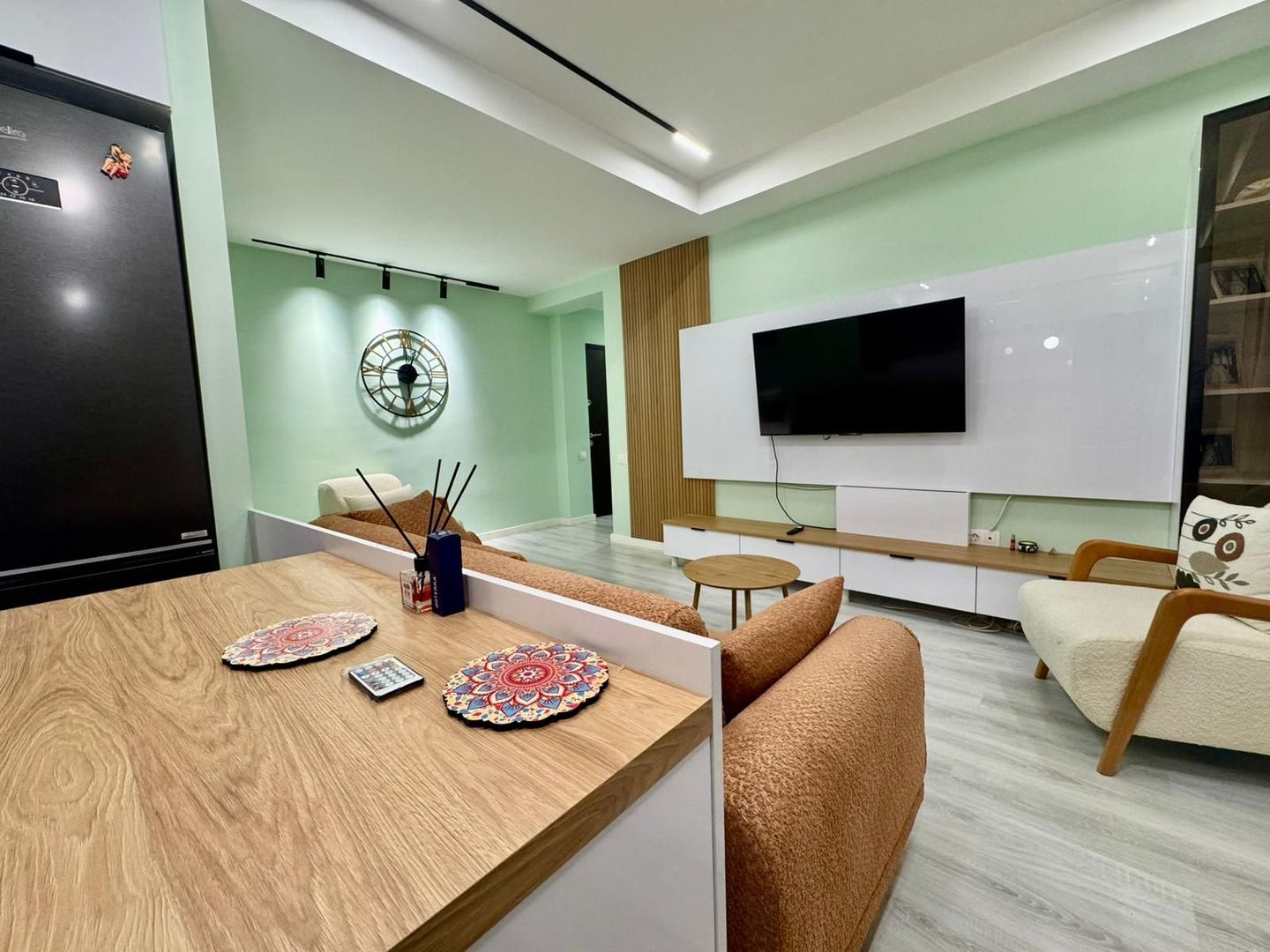 COSMOPOLIS - Apartament cu 3 camere si gradina, mobilat si utilat. - Poză 3