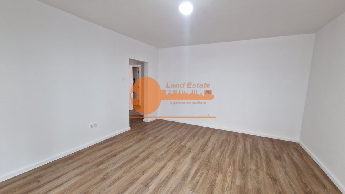 Apartament cu 3 camere in zona Nerva Traian - Poză 10