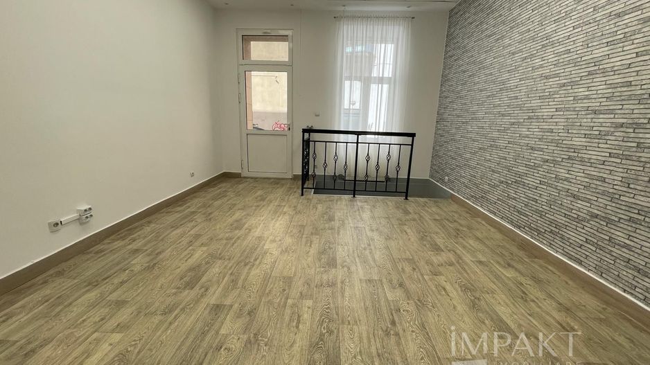 Spatiu comercial cu vad bun de inchiriat in zona centrală! - Poză 1