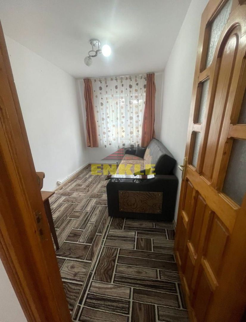 De închiriat apartament 4 camere decomandat - Poză 2