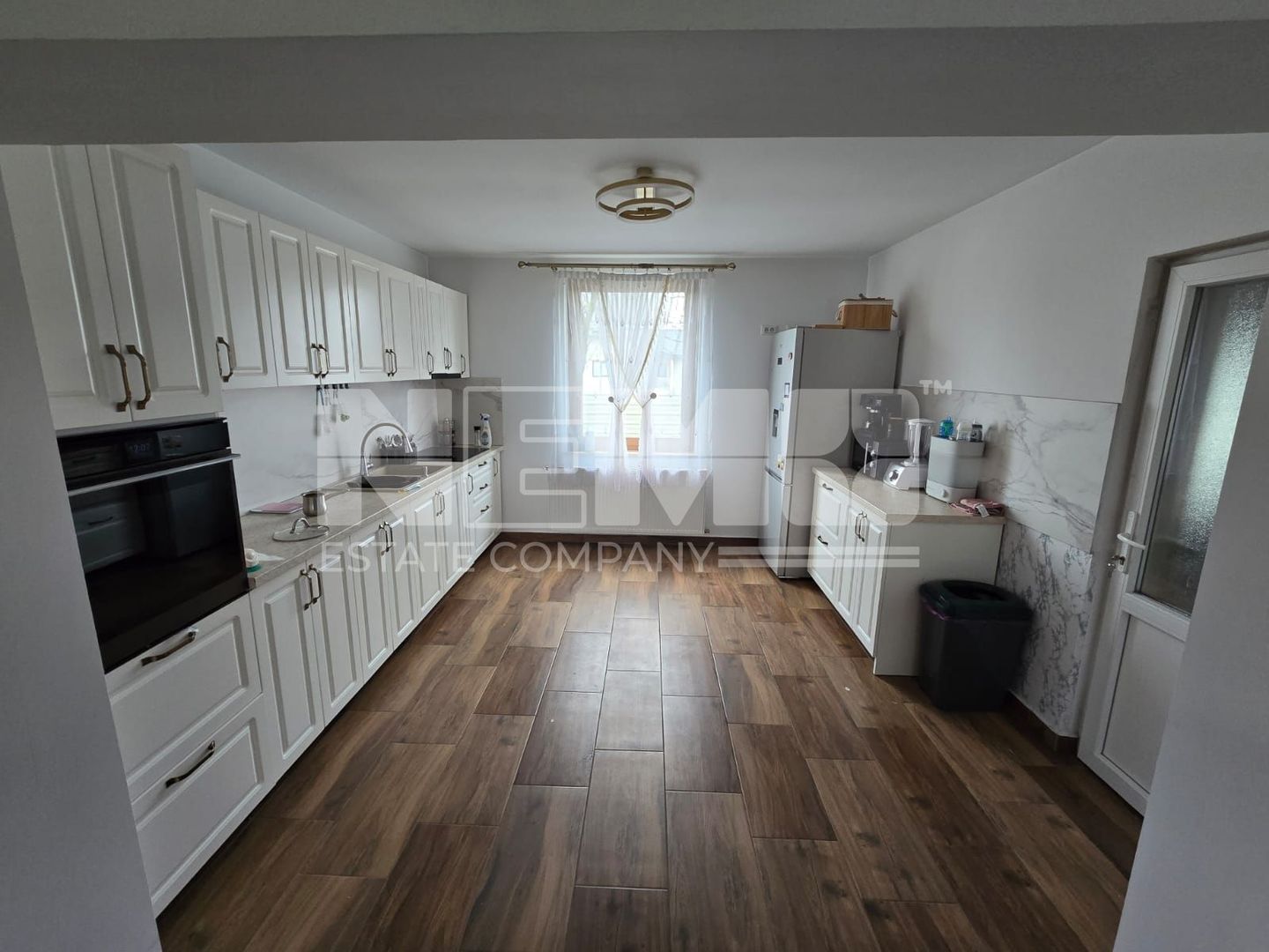 Casă spațioasă la 650000 de euro I Volovăț - Poză 6