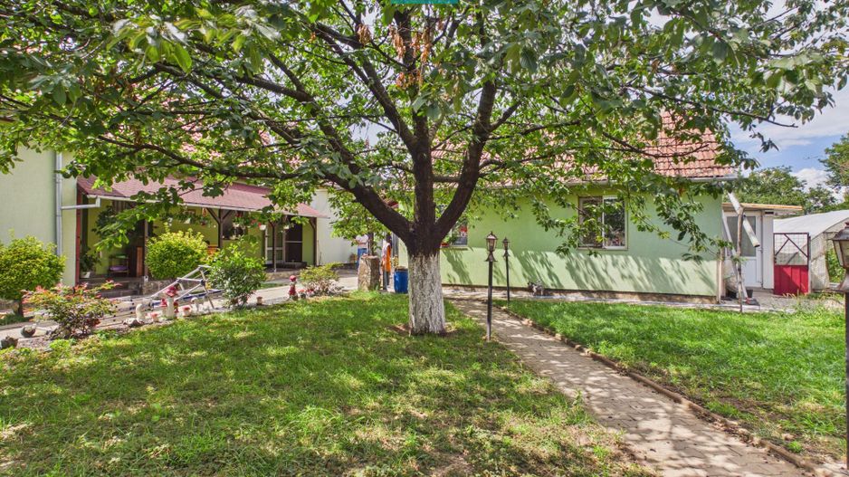 Casă cu 4 camere și teren de 1.910 mp în Macea - Poză 28
