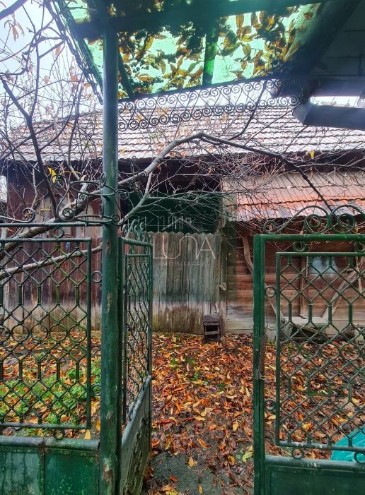 Casă cu teren de 1.000 m² – utilități complete, ideală pentru renovare - Poză 9