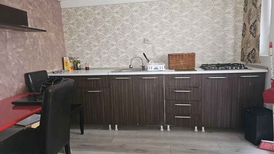 Casa 35 mp cu curte 300 mp, Micro 17 – Str. Oltului, 250 euro lunar - Poză 5