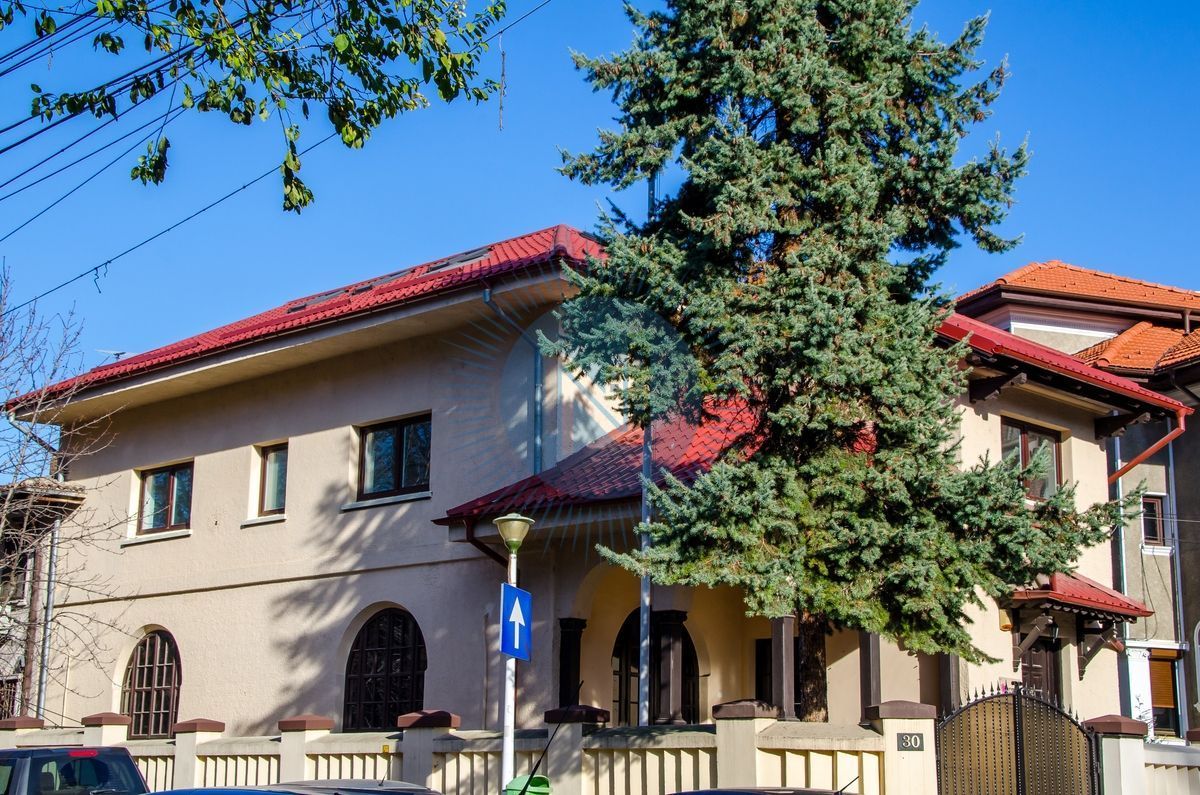 Etaj 1 plus mansarda in vila - Poză 1