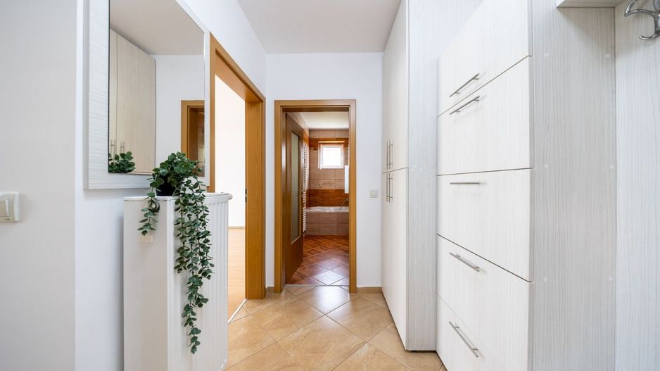 Apartament 2 camere,loc de parcare si boxa-Avangarden Bartolomeu - Poză 2
