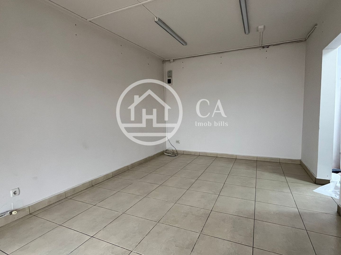 Spatiu comercial cu 2 camere de închiriat în zona Rogerius, Oradea - Poză 1