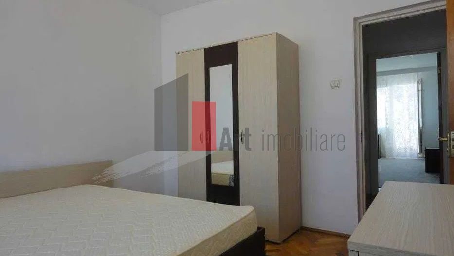 Vand apartament 3 camere zona Obor - Poză 2