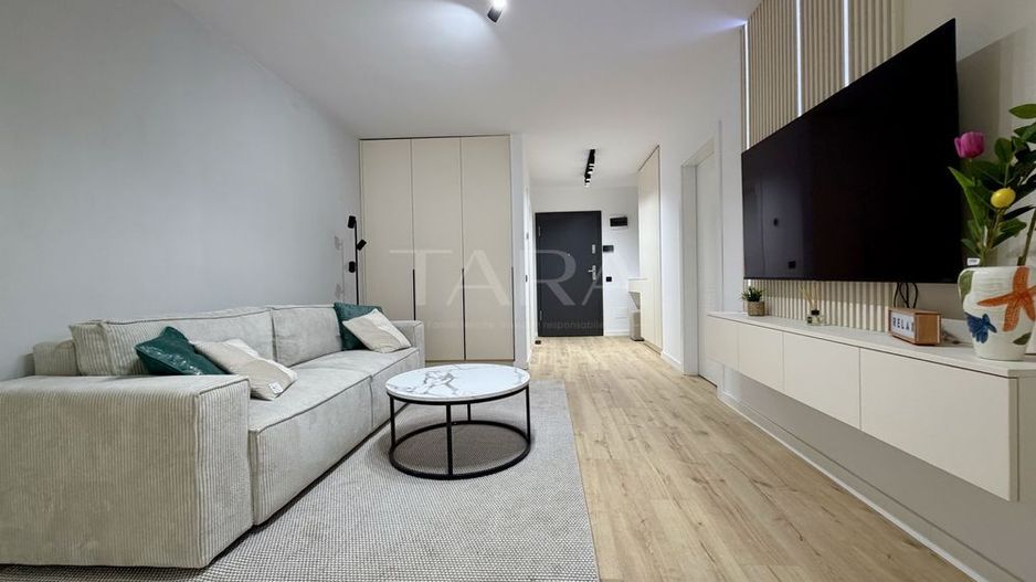 Apartament modern, finisat premium, balcon mare, mobilat complet. - Poză 2