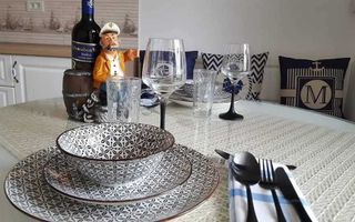 Garsonniera de vanzare in Mamaia Nord cu Piscina Exterioara si parcare - Poză 1