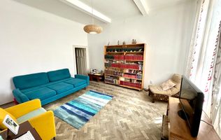 Apartament 107mp-Vizavi de Primarie-Etaj 2-Casa alba-Foarte spatios