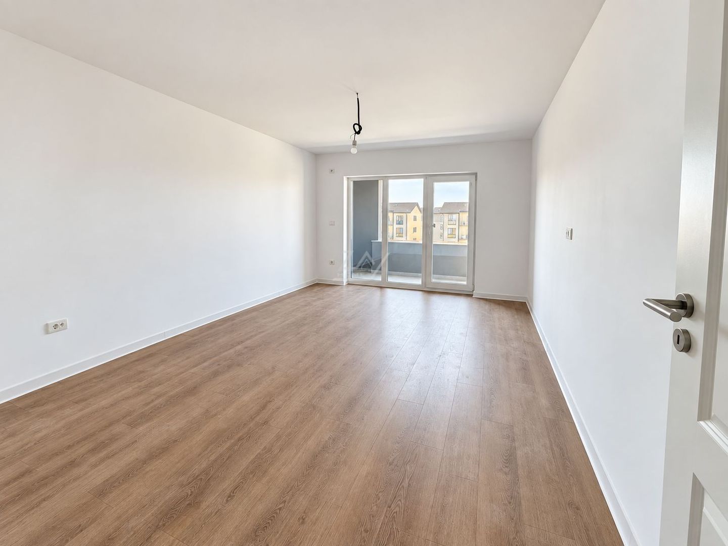 Bloc finalizat. Decomandat. Parcare acoperita. 2 balcoane. Spatiu pod. - Poză 1