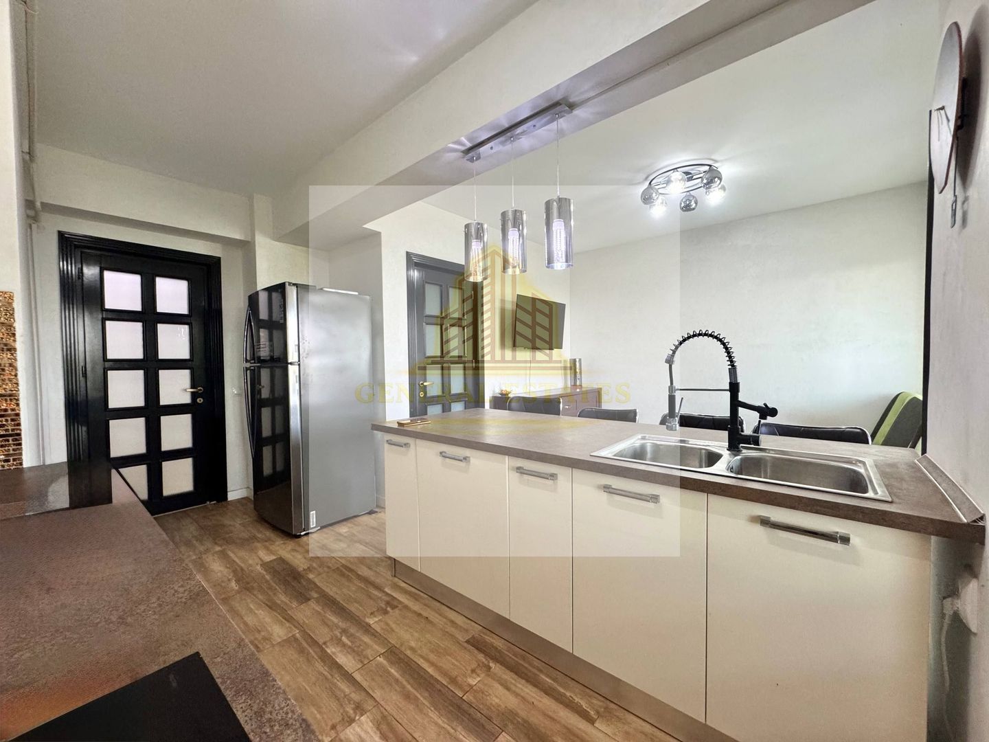 Vânzare apartament cu 2 camere, 67 m.p. - Complexul Royal Town. - Poză 10