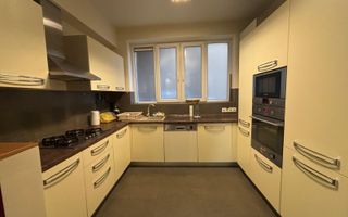 Apartament spatios si complet renovat - Poză 4