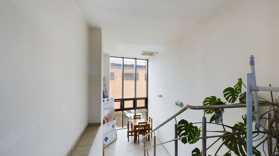 Oportunitate! Clădire de birouri cu chiriași existenți - Poză 12