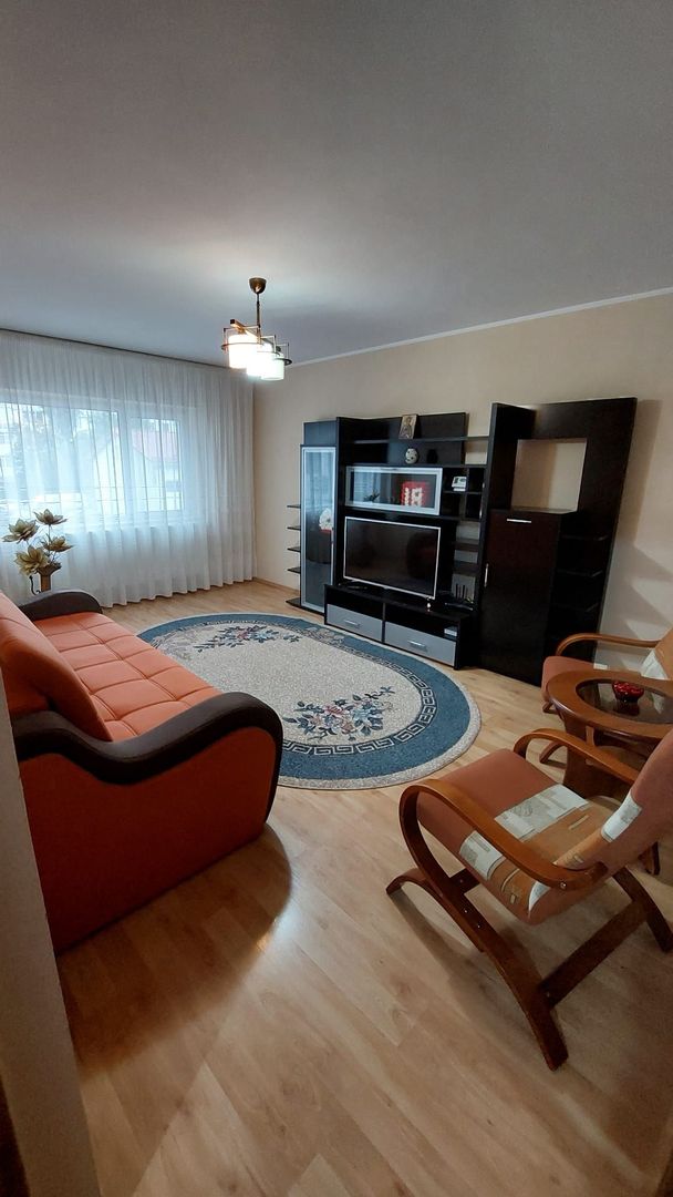 De închiriat apartament cu 3 camere, etaj 1, Siderurgistilor, 400 euro - Poză 1