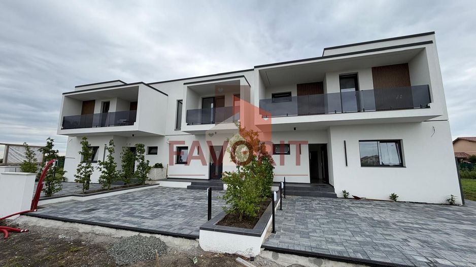 Triplex in Sacalaz | Finisaje premium | 4 camere | Asfalt | 2 balcoane - Poză 2