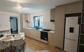 Apartament tip Casa 4 camere strada Carpatilor,totul nou. - Poză 1