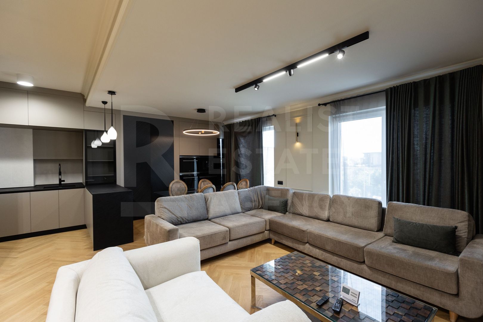 Chirie, apartament, 3 camere, strada Tricolorului, Centru - Poză 1