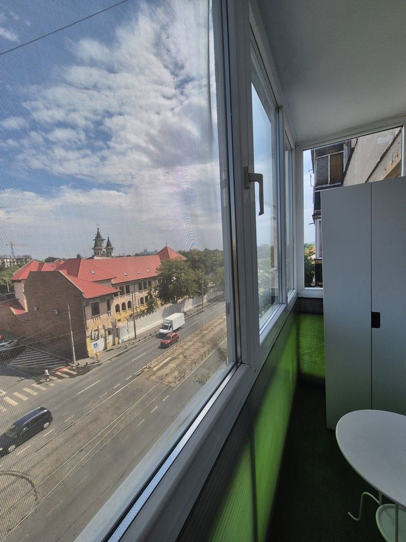 Apartament 2 camere. Decomandat. La 3 min. de metrou Eroii Revolutiei. - Poză 1