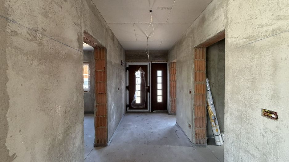 Casa la gri, 4 dormitoare, 3 bai, teren 400 mp - Poză 10