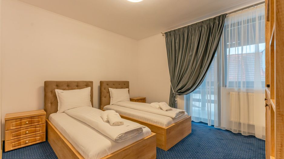 Pensiune Râșnov, 13 camere plus locuință proprietar, zonă Cetate - Poză 33