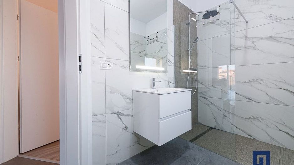 Duplex cu 4 camere si teren generos de 352 mp – Mosnita Noua - Poză 32