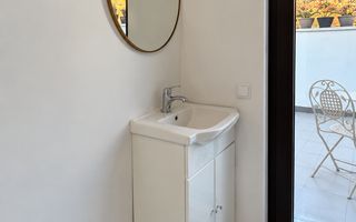 Cameră individuală cu terasa proprie în salon,  aer condiționat, modern - Poză 4