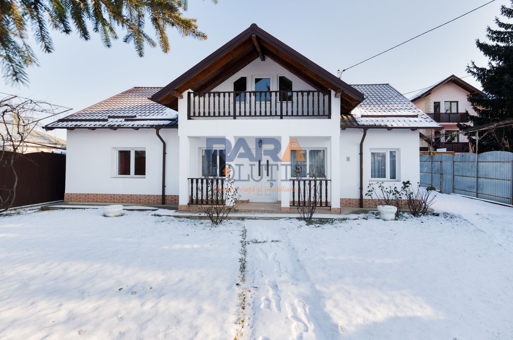 Casă 2015 - 4 dormitoare, 2 băi, 2 bucătării - Poză 2