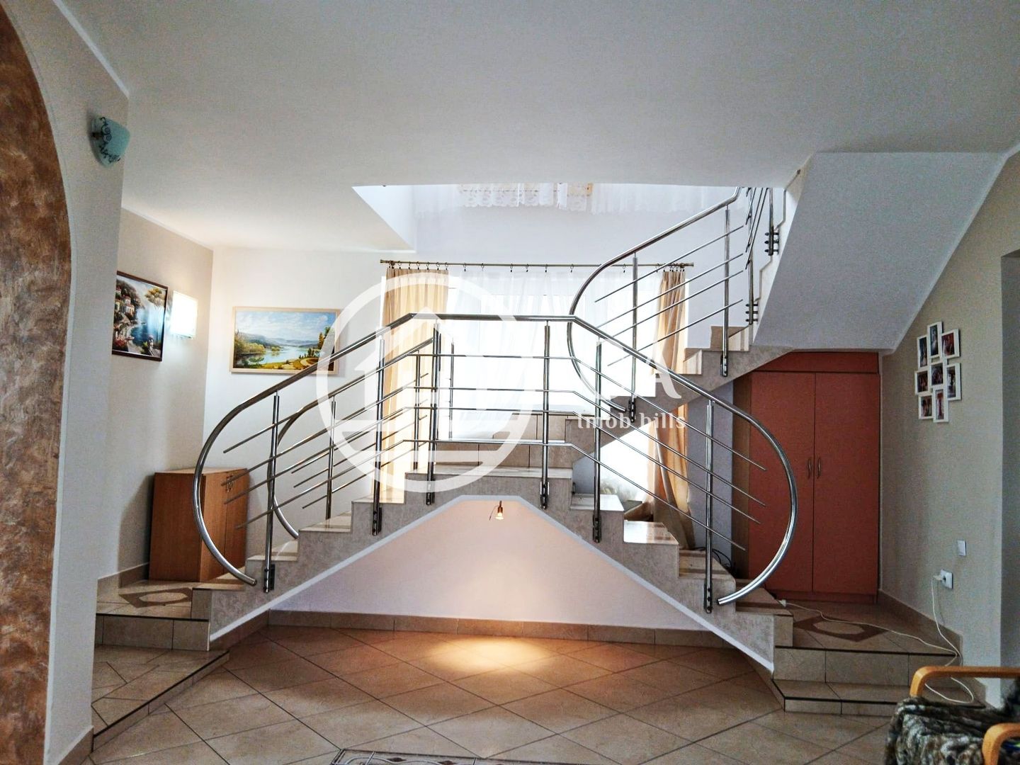 Casă cu 7 camere de închiriat în zona Gheorghe Doja, Oradea - Poză 3