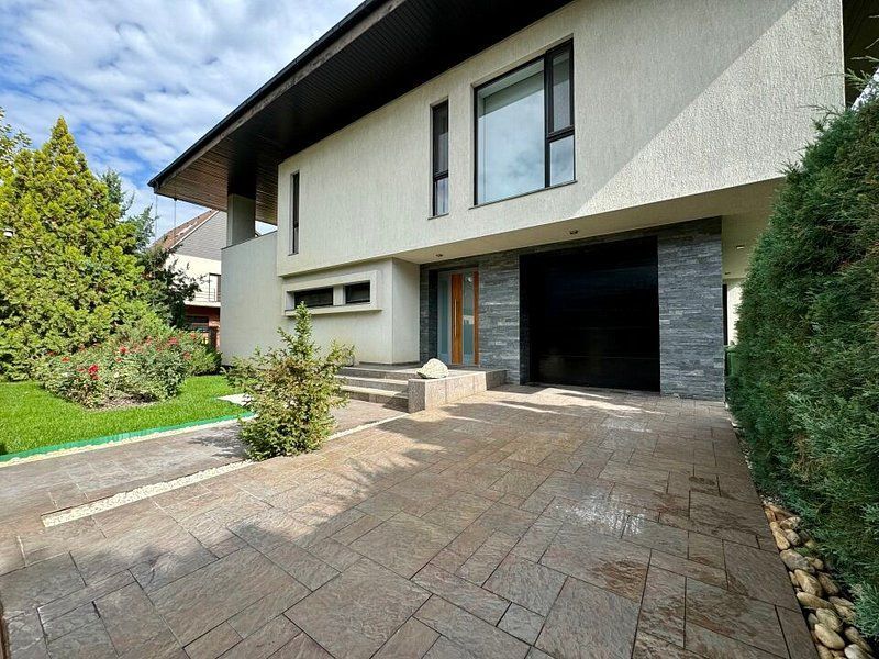 Vila lux de vanzare in cel mai dorit complex din Erou Iancu Nicolae-locatie rara - Poză 36