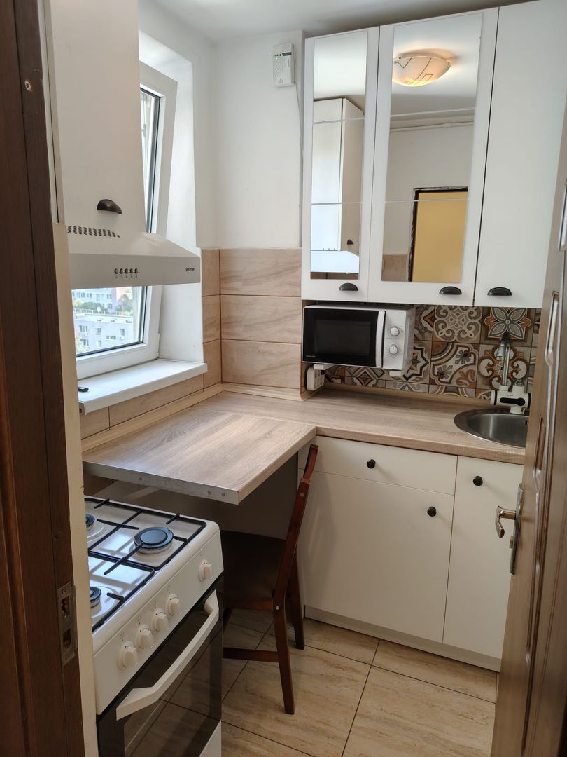 Vanzare Apartament 2 camere 48 mp, renovat, mobilat, 2 min metrou Romancierilor - Poză 1