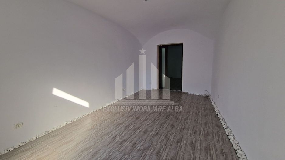 Birou, spatiu comercial lângă Tribunal - Poză 6