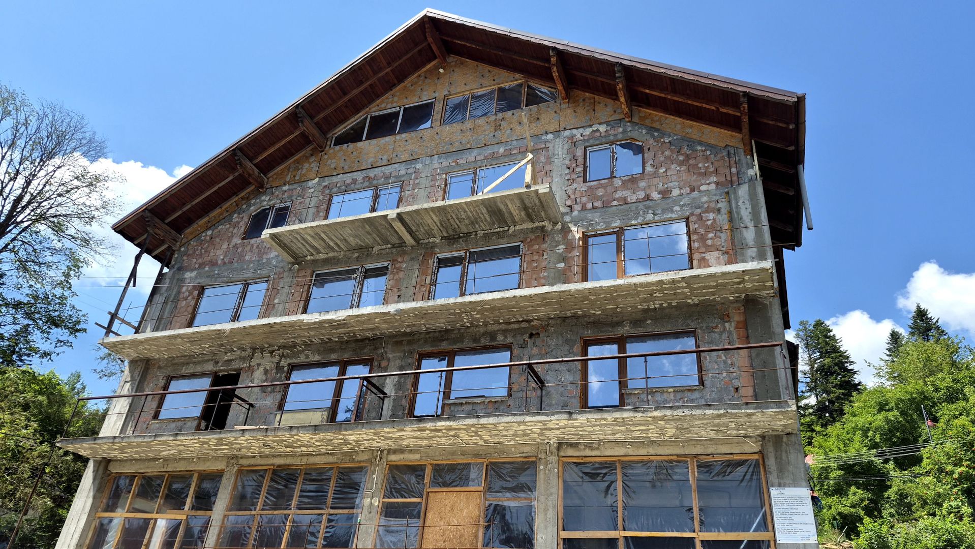Cladire Pensiune D+P+2+M+Pod - 1089 mp + teren 893 mp - Sinaia - comision 0% - Poză 2