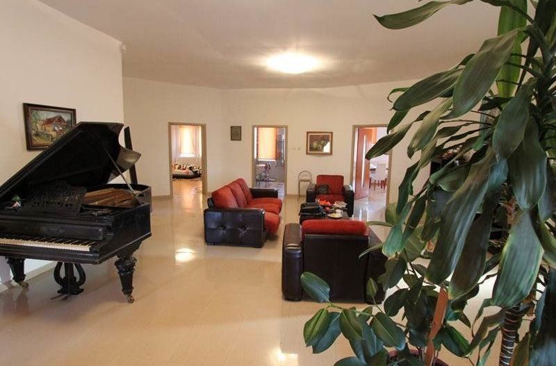 Vilă transformata în cămin pretabilă investiție - Poză 3