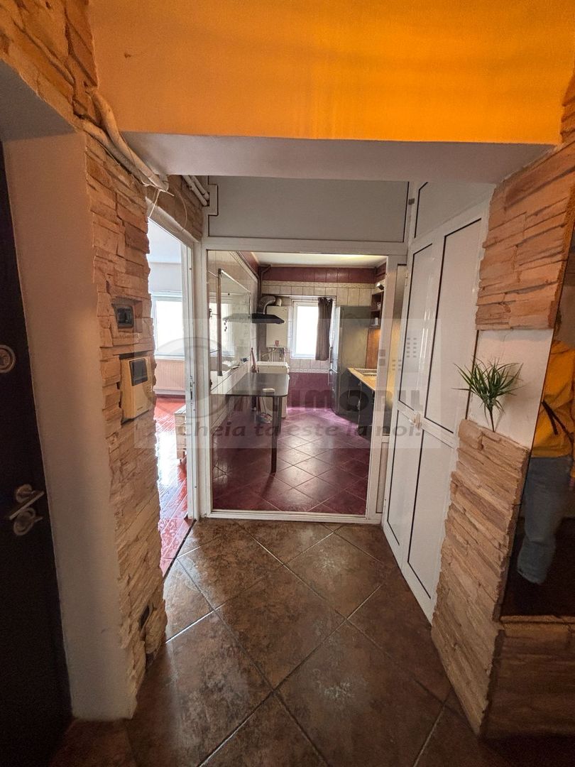 Apartament 3 camere Decomandat, et. 1, bulevard GARA - 139,900 EURO - Poză 8