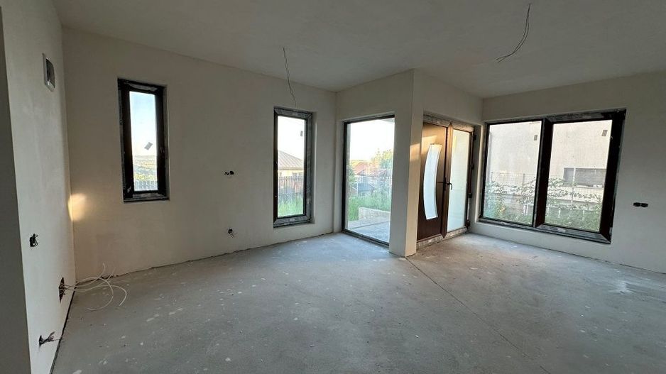 Casa de vanzare, P+1, 120 mp utili, 4 camere, 2 bai, 300 mp teren - Poză 1
