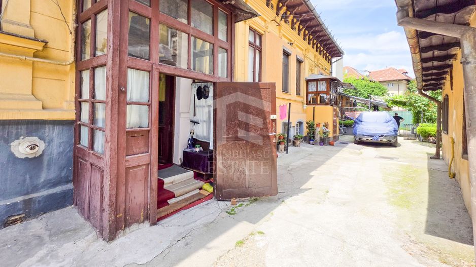 Apartament 3 Camere în Casă | Bd. Dacia 127 | Garaj + Curte - Poză 1