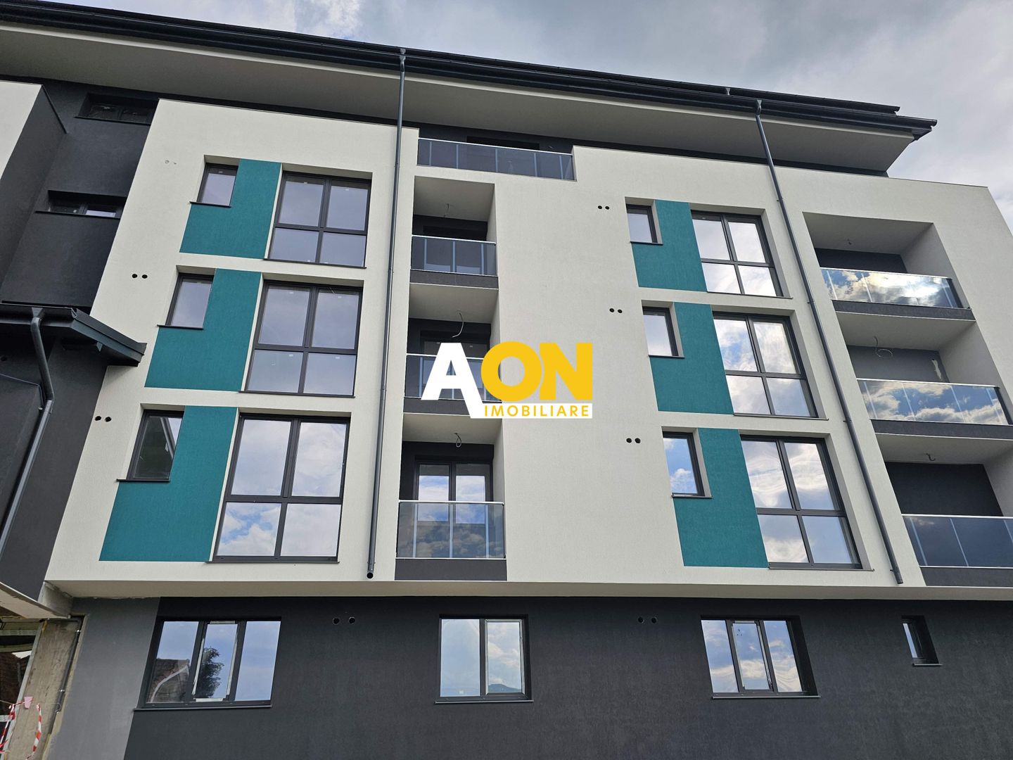 Apartament 3 camere, etaj 1, predare la cheie - Poză 1