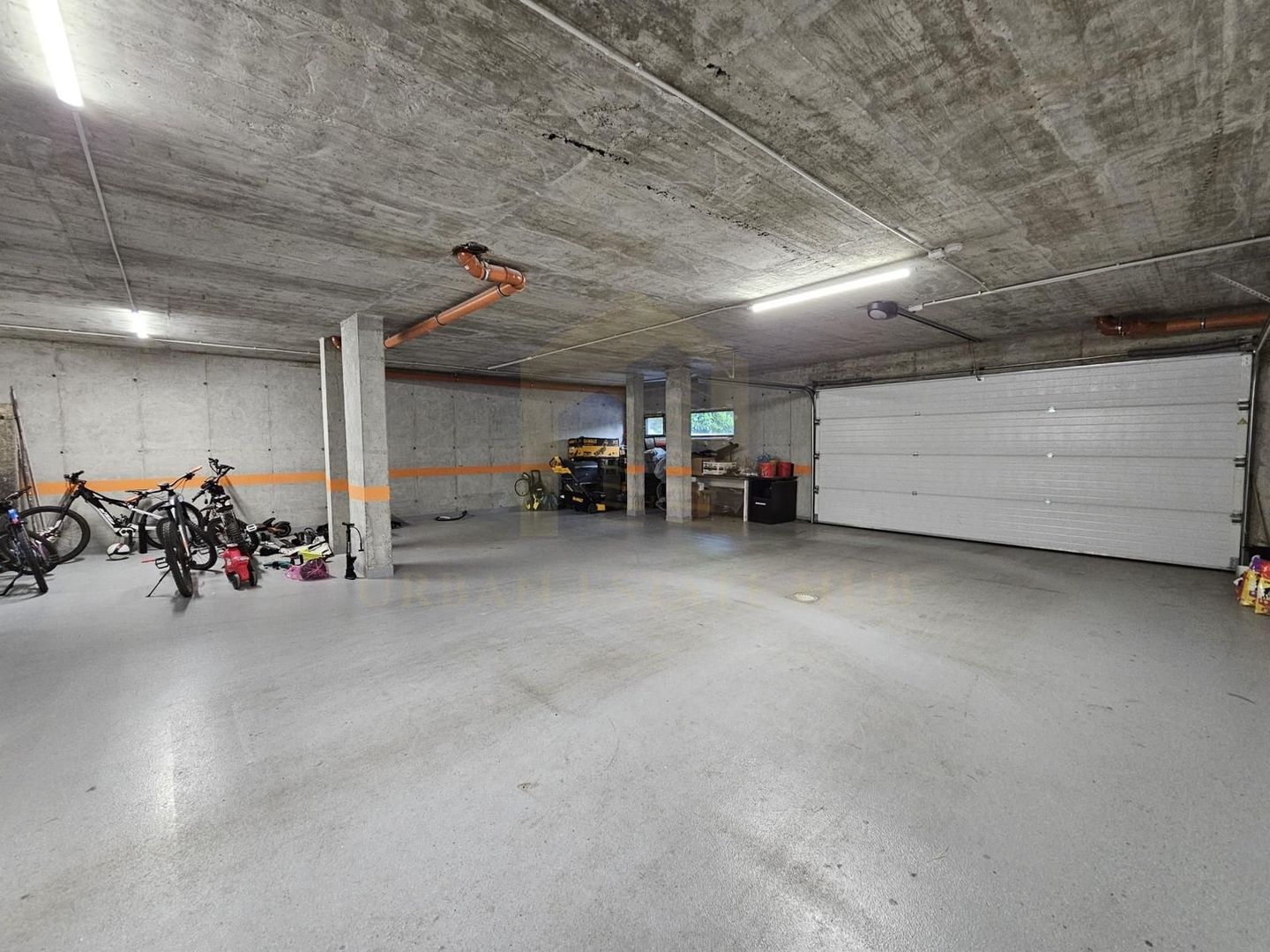 Vanzare  cladire cu 2 apartamente,  600 mp, garaje subterane, Andrei Muresanu - Poză 27