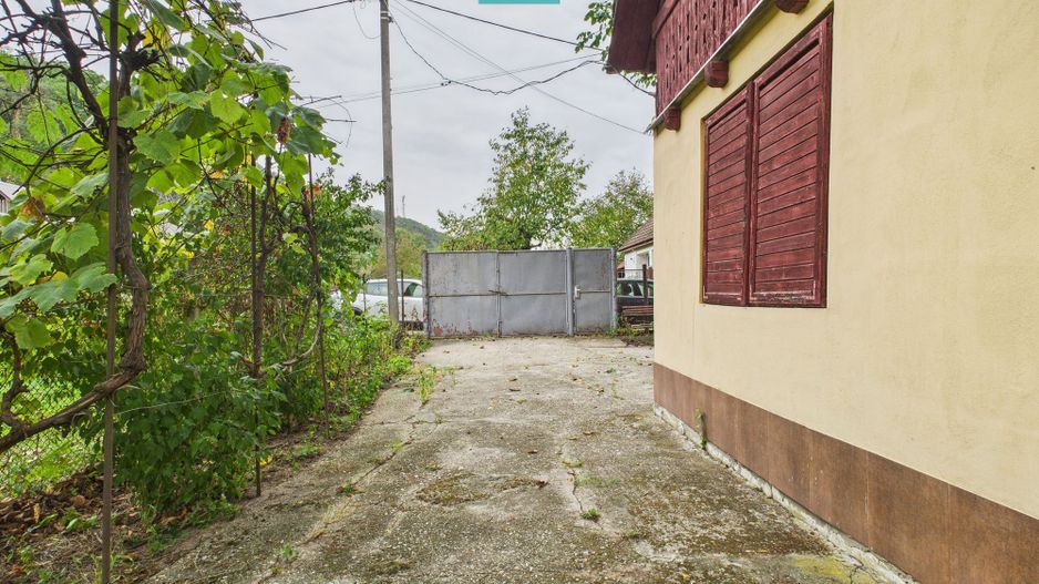 Casă de vacanță cu teren  în Lipova - Poză 6