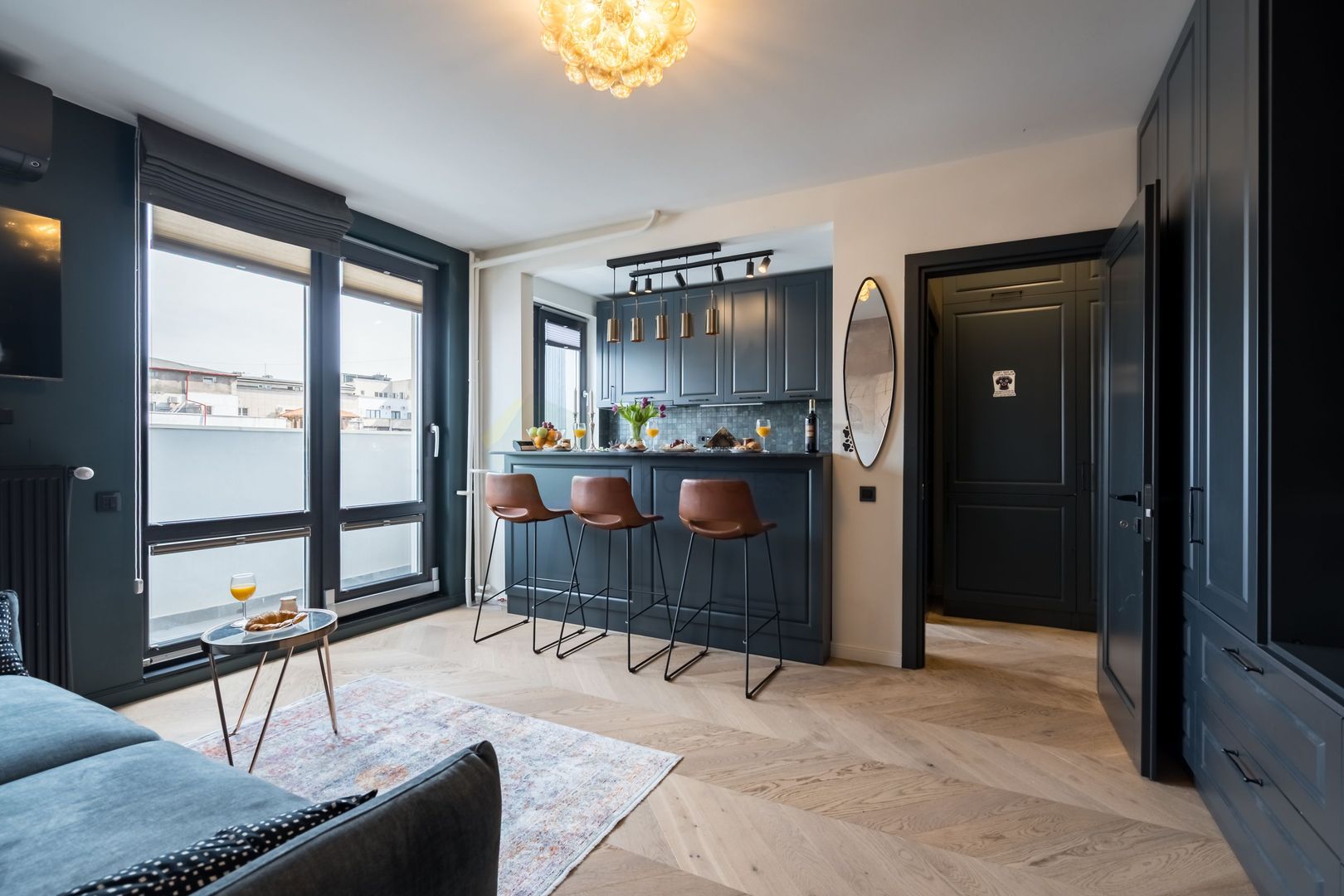 O Vacanță Permanentă în Inima Capitalei, Magheru/Bălcescu - Poză 2