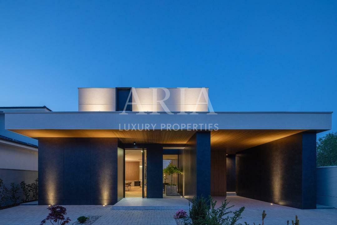 REZIDENȚĂ CONTEMPORANĂ CU DESIGN ICONIC | POZE REALE | - Poză 1