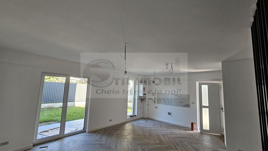 Apartament exclusivist dispus P+1E + curte 70mp - Poză 1
