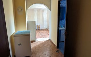 Casă 4 camere ,curte 745mp cu garaj , zonă semicentrală - Poză 3
