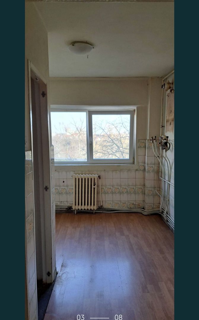 BRASADAS vinde ap 4 cam RENOVAT partial in Micro 16 etaj 3/8. - Poză 3