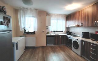 Casa de inchiriat Sibiu, 4 camere 2 bai - Poză 12