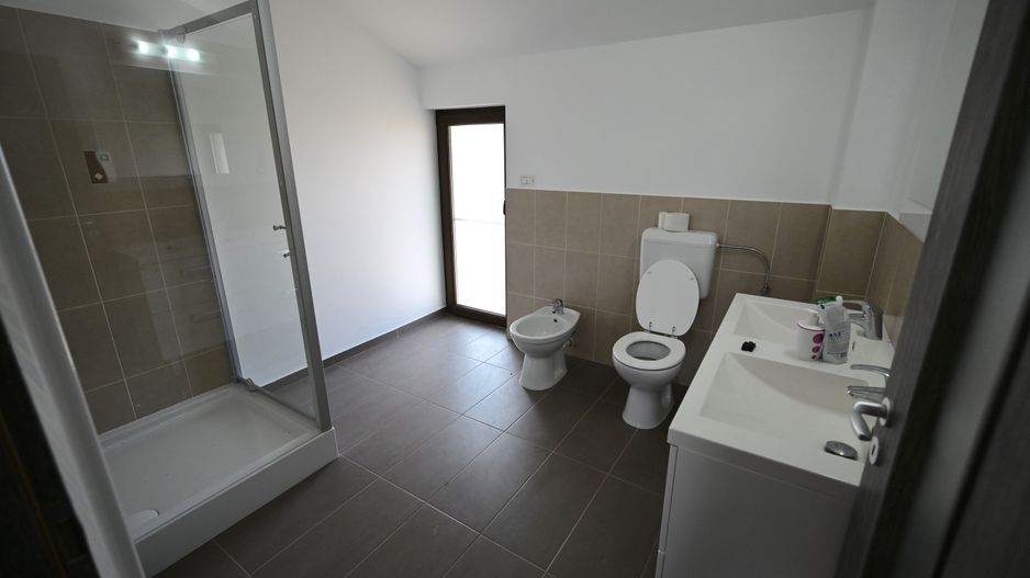 Casă / Vilă cu 4 camere de închiriat în zona Aradului - Poză 12